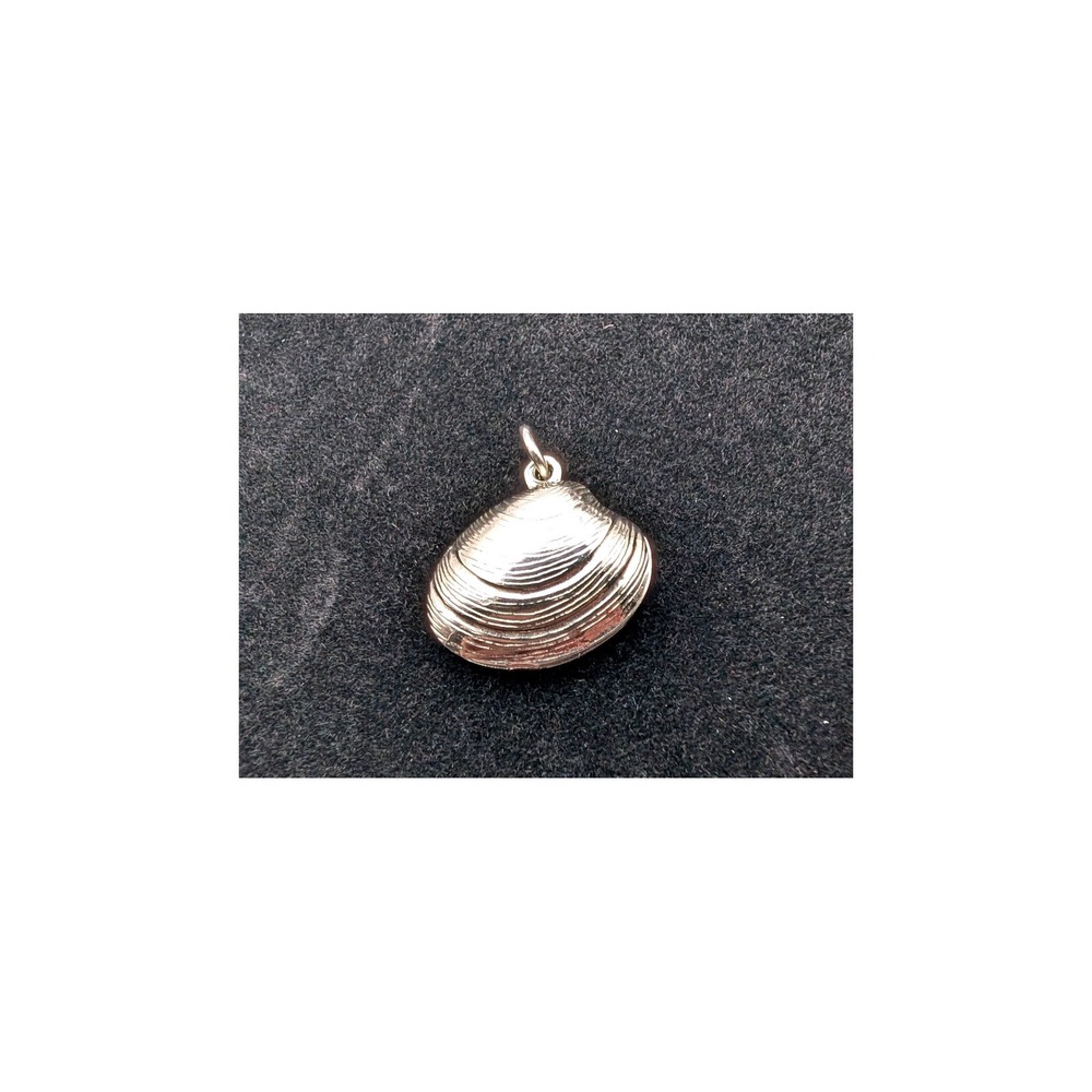 Silver Tone Clam Shell Charm Pendant Nautical Beach Ocean Jewelry 0.75 Inch